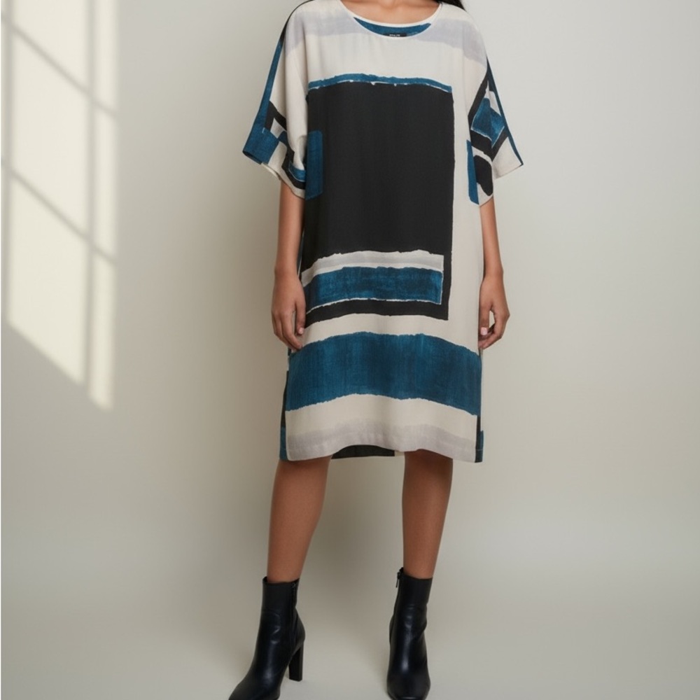 Natori Asymmetrical Dress in Blue and Black - Picture 6 of 11